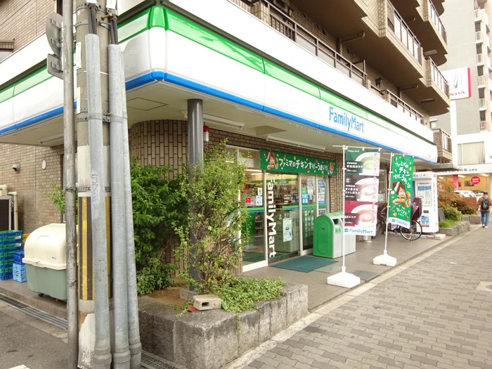 コンビニ　ファミリーマート　巽北駅西店（コンビニ）まで200m
