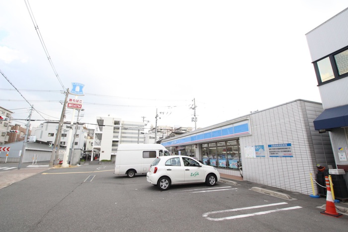 コンビニ　ローソン　巽北1丁目店（コンビニ）まで379m