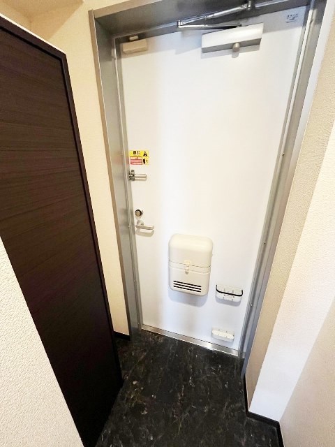 玄関　別部屋同仕様タイプ