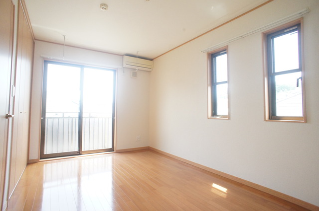 その他部屋・スペース　２面採光なので、明るく風通しのよいお部屋です♪