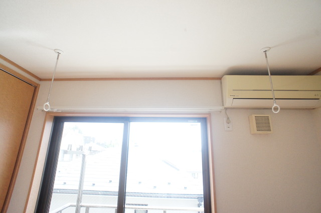 その他　室内物干し設置済みなので日中の外出や雨の日のお洗濯に便利☆