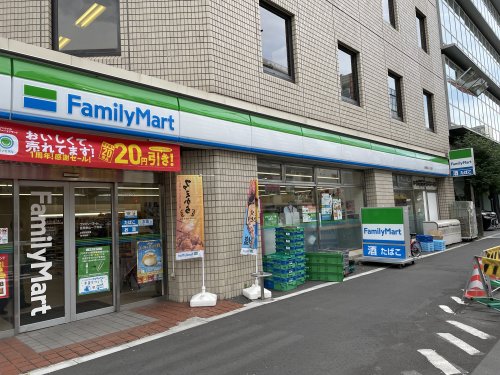 コンビニ　ファミリーマート（コンビニ）まで313m