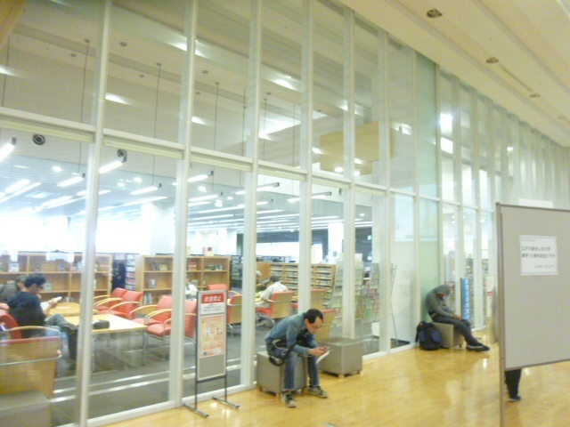 図書館　江戸川区立篠崎図書館（図書館）まで623m