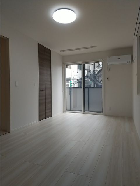 ルミエール北河堀の居間写真