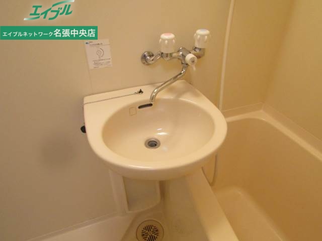 洗面設備　写真は同物件・別室の写真です