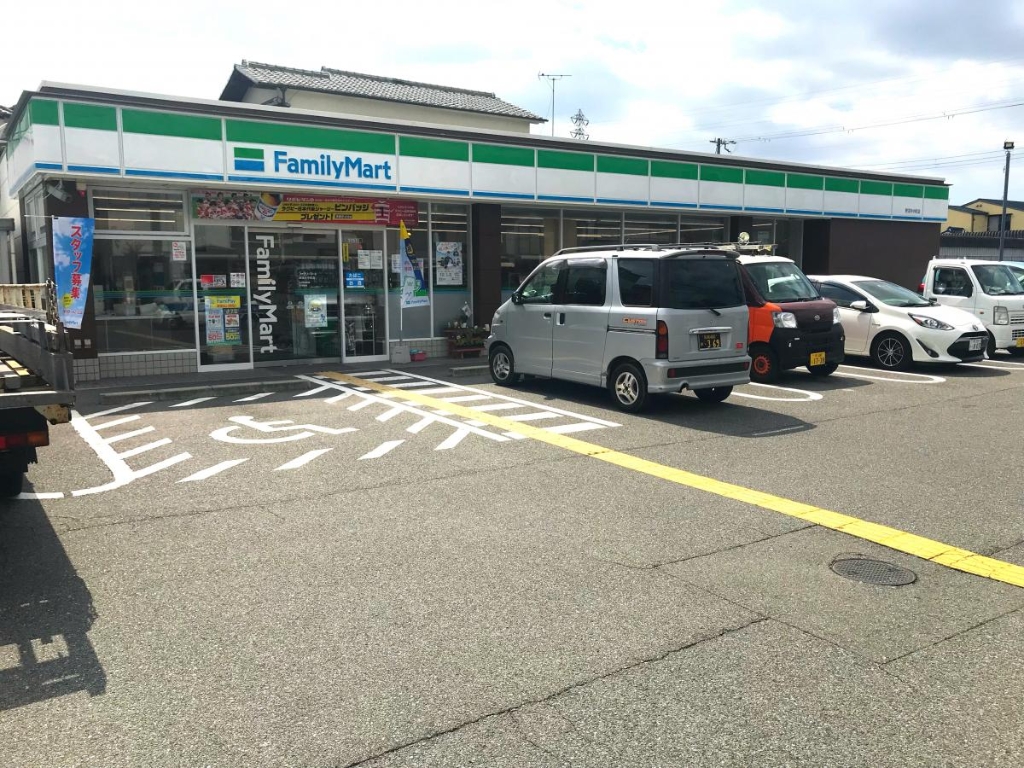 コンビニ　ファミリーマート 堺深井中町店（コンビニ）まで599m