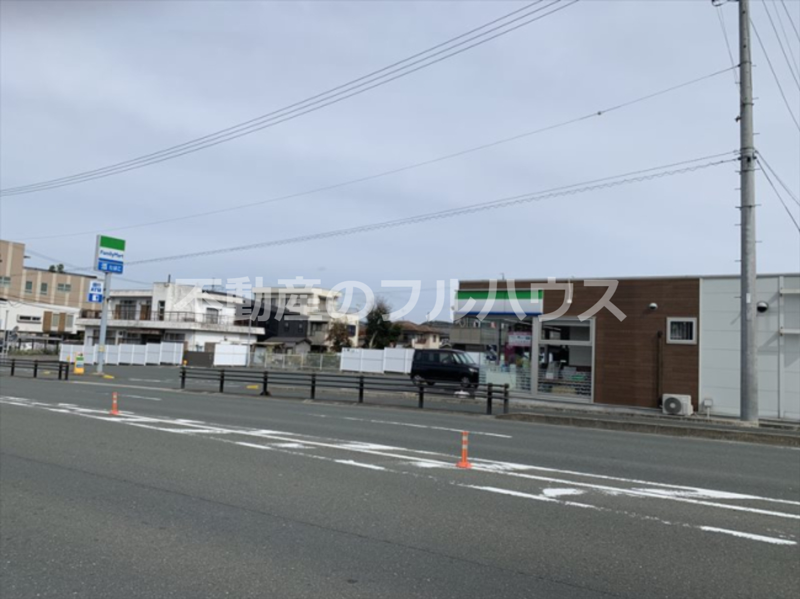 コンビニ　ファミリーマート 豊川市田町店（コンビニ）まで187m