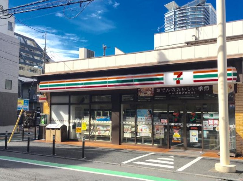 コンビニ　セブンイレブン 新宿6丁目文化センター通り店（コンビニ）まで404m