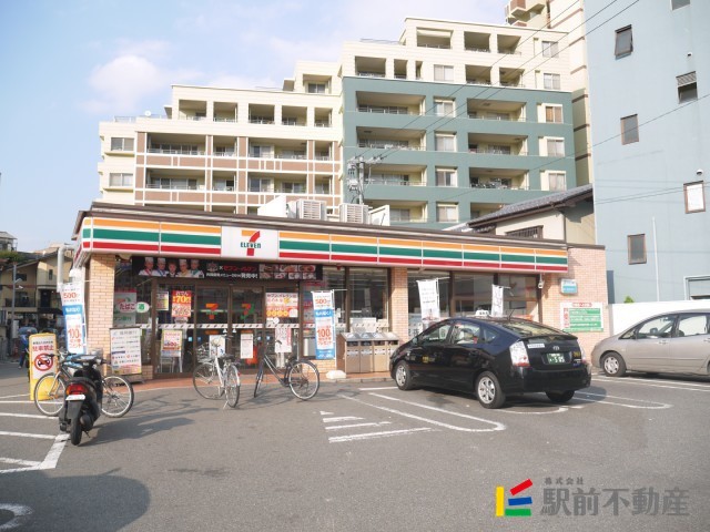 コンビニ　セブンイレブン　西鉄二日市駅東店（コンビニ）まで700m