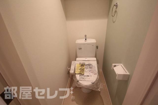 トイレ　※２０４号室の写真です。