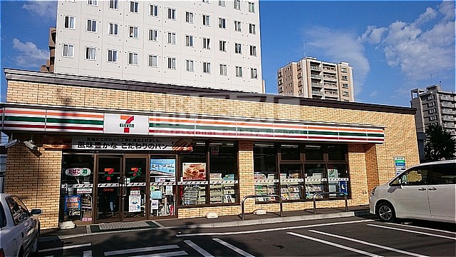 コンビニ　セブンイレブン札幌北7条西12丁目店（コンビニ）まで76m