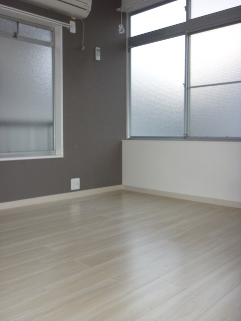 居室・リビング　「清潔感のあるフローリングのお部屋です」