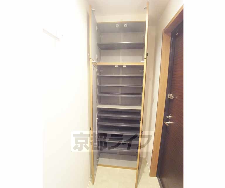 その他設備　靴収納付の玄関