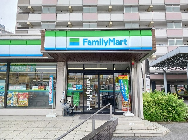 コンビニ　ファミリーマート（コンビニ）まで190m