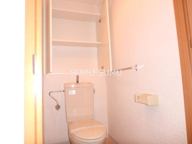 トイレ　写真は同間取りの別部屋です