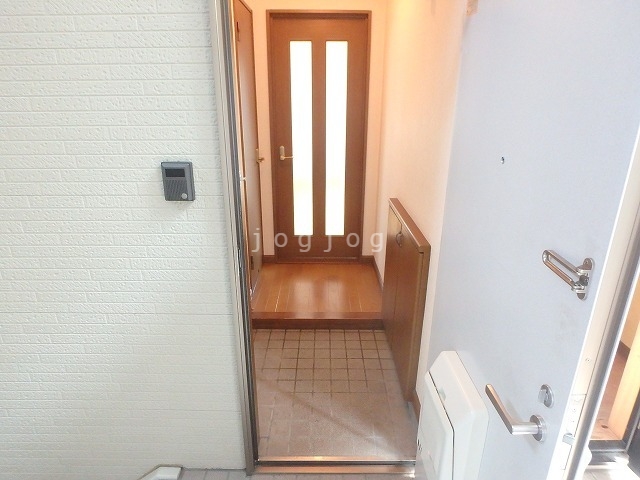 玄関　ゆったりとした玄関です。