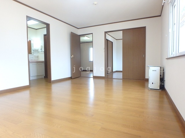 その他部屋・スペース　日当たりの良い明るい洋室です。