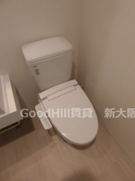 トイレ　アドバンス新大阪ラシュレ