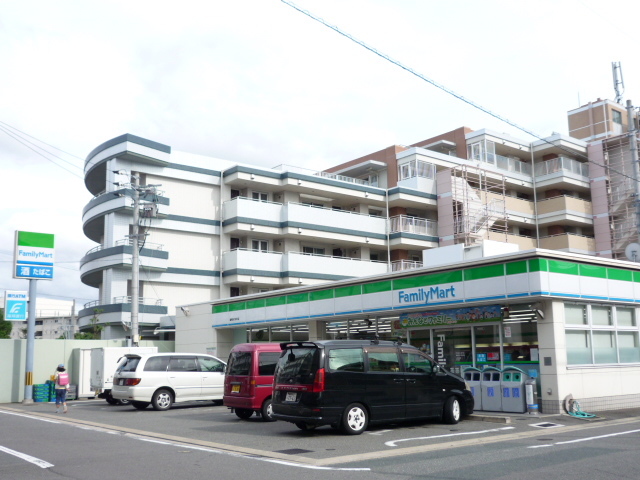 コンビニ　ファミリーマート福岡あけぼの店（コンビニ）まで275m