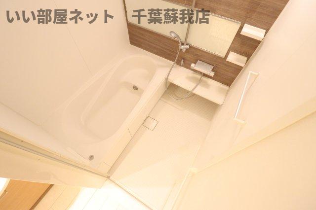 バス・シャワールーム　コンパクトで使いやすいお風呂です