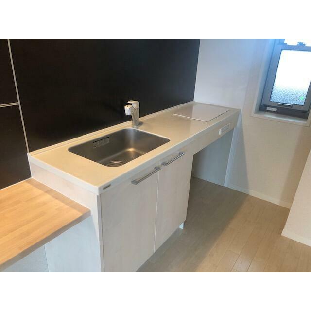 キッチン　現在入居中のため、写真は他の空き部屋写真です（内装仕様間取り