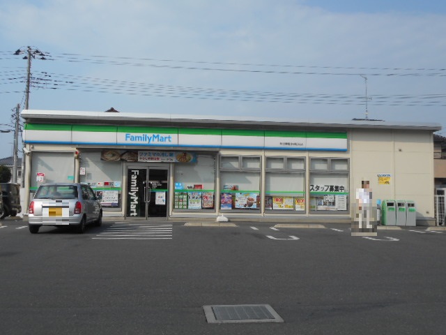 コンビニ　ファミリーマート熊谷新堀小学校前店（コンビニ）まで572m