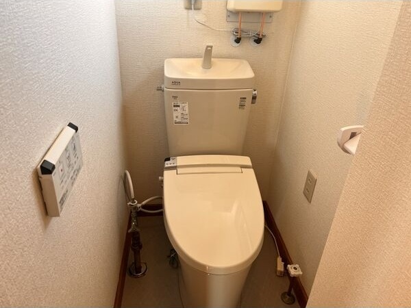 函館本線 苗穂駅 徒歩16分 2階建 築42年のトイレ写真