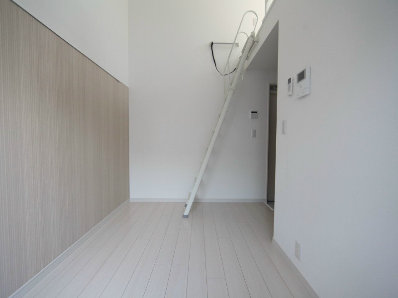 居室・リビング　洋室7.6帖　ロフト4.2帖（収納でも部屋でも使えます）