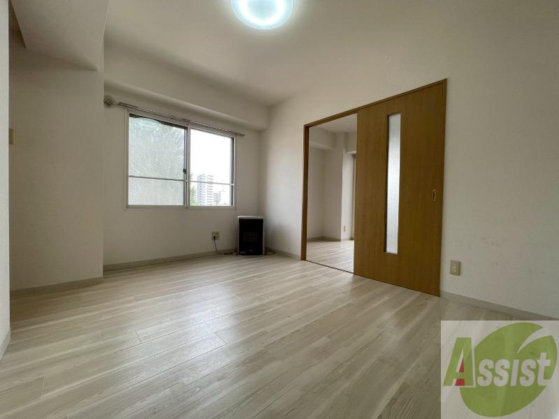 居室・リビング　広くてキレイなお部屋が広がっていて、充実した生活が送れそう。