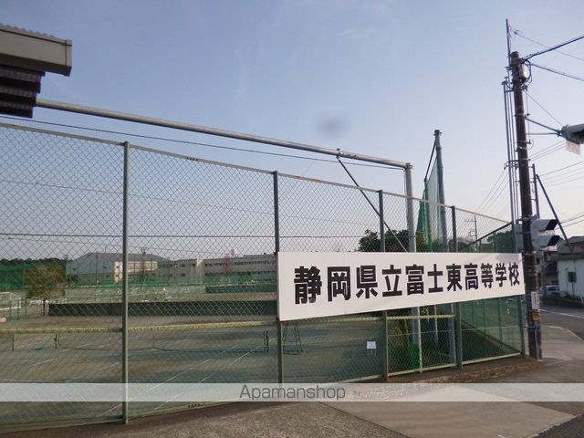 高校・高専　富士東高校（高校・高専）まで718m