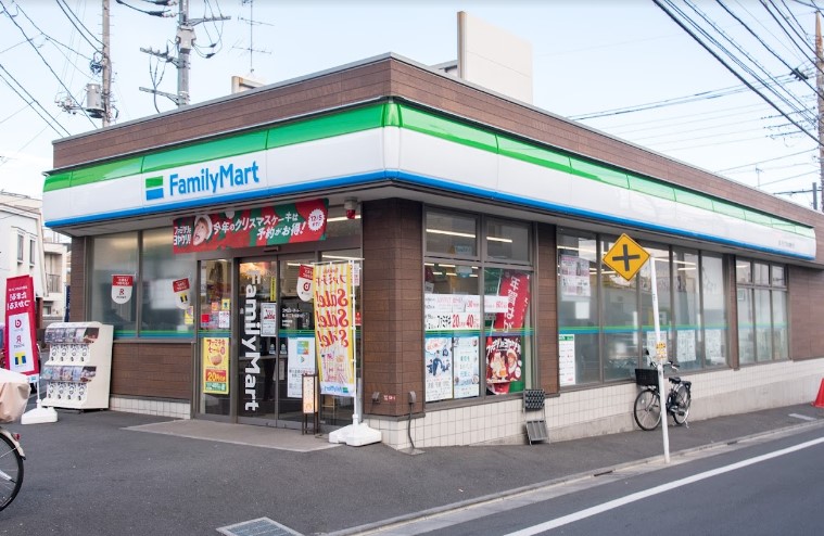 コンビニ　ファミリーマート 堀ノ内三丁目水道通り店（コンビニ）まで121m