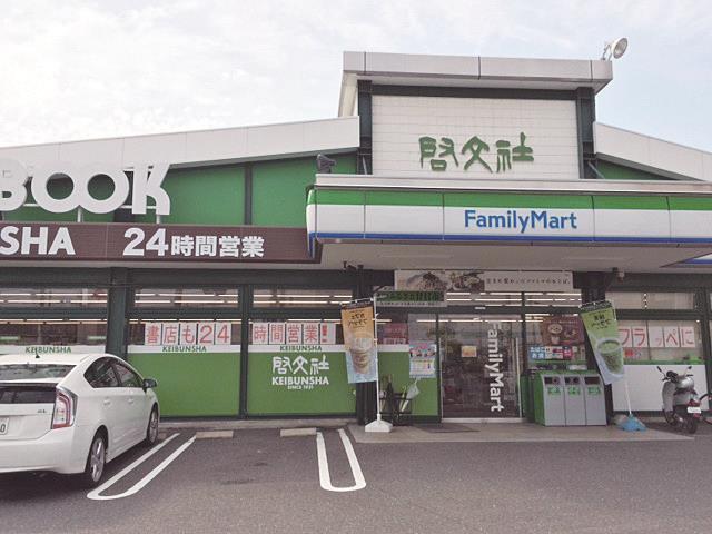 コンビニ　ＦａｍｉｌｙＭａｒｔ（コンビニ）まで569m