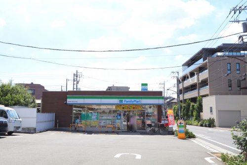 コンビニ　ファミリーマート（コンビニ）まで438m