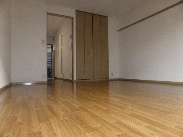 ＪＲ高崎線 上尾駅 徒歩10分 2階建 築28年の居間写真