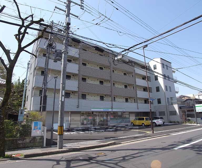 PINE館Vの外観写真