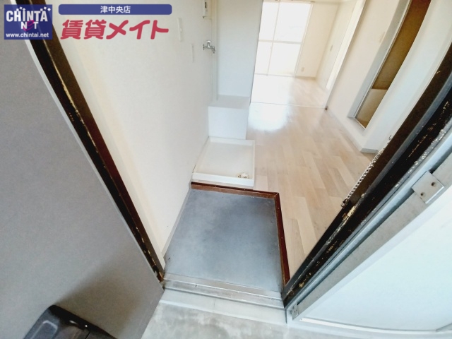 玄関　同物件別室画像