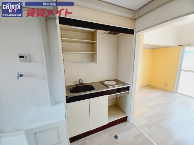 キッチン　同物件別室画像