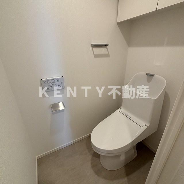 トイレ　落ち着いた色調のトイレです