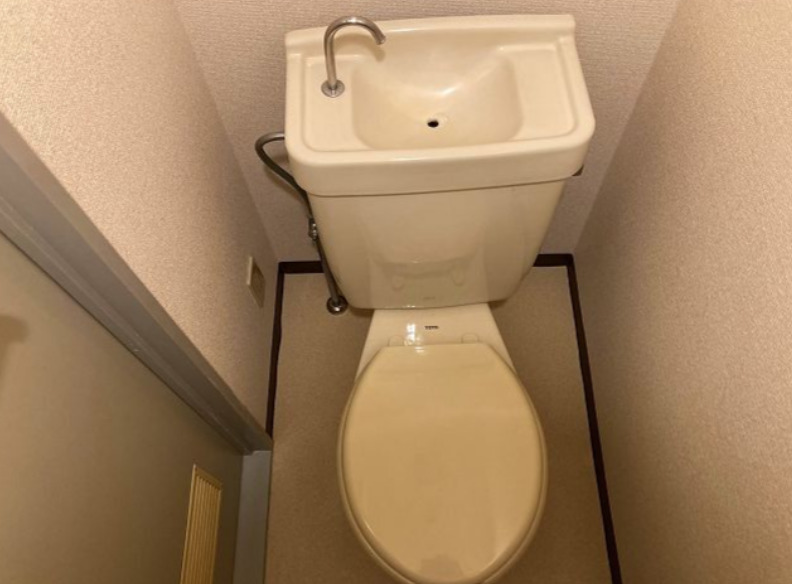 京王井の頭線 池ノ上駅 徒歩4分 5階建 築38年のトイレ写真