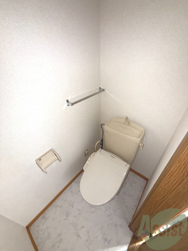 トイレ　トイレの写真です。シンプルで使いやすそうですね。