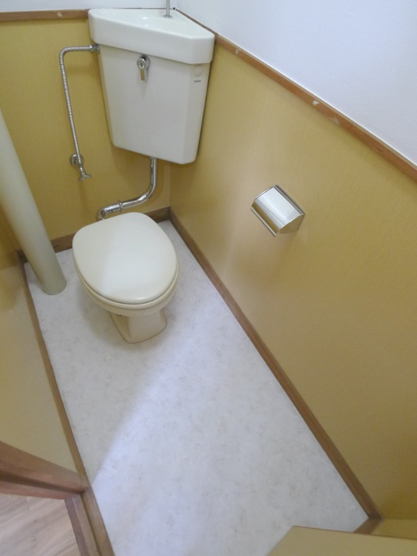 地下鉄鶴舞線 大須観音駅 徒歩5分 3階建 築60年のトイレ写真