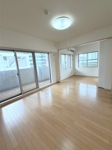 イトーピアマイズ池袋の居間写真
