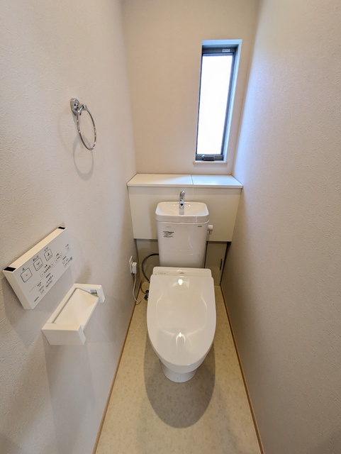 トイレ　洗浄便座付きのトイレが２ヶ所あり