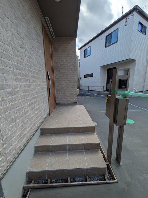 エントランス　玄関前