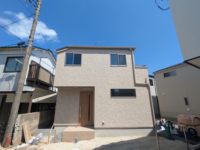 建物外観　駐車場付きの一戸建て