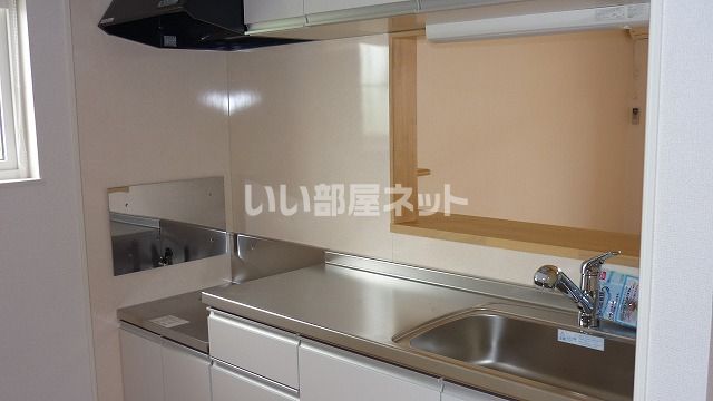 仙台市地下鉄南北線 北仙台駅 バス乗車時間：22分 最寄りバス停で下車 徒歩9分 2階建 築18年のキッチン写真