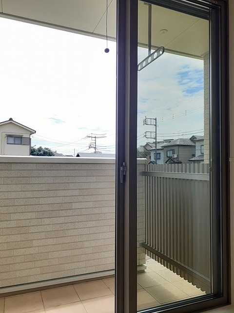 バルコニー　南西向きで日当たり良好です。