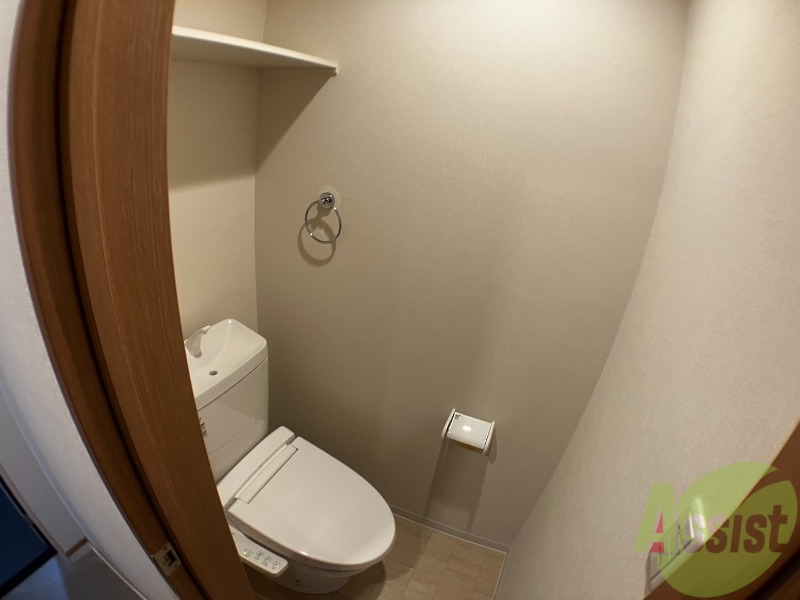 トイレ　トイレはウォシュレット機能付きです。安心して使用できますね。