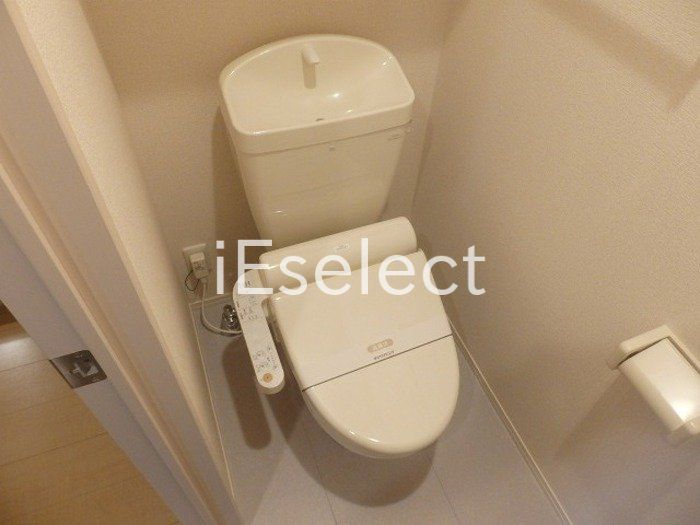トイレ　温水洗浄便座付きのトイレです