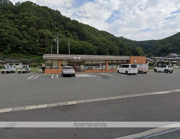コンビニ　セブンイレブン（コンビニ）まで540m